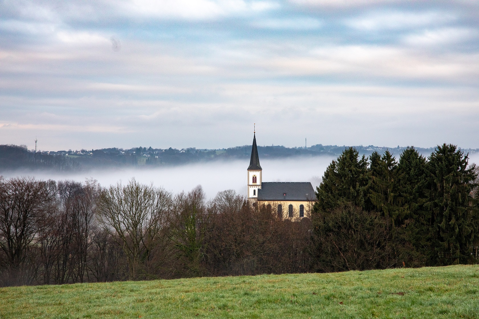 Kirche-im-Nebel-klein